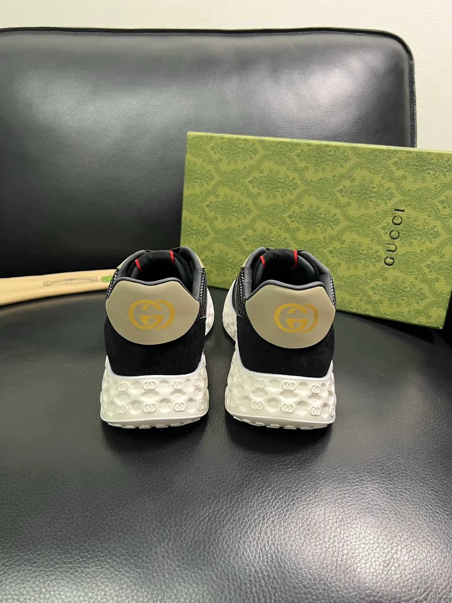 Men's shoes 💰780 Gucci top purchasing agency Gucci counter synchronization. Original factory configuration imported cowhide from Italy with mesh fabric, high-quality splicing and complex craftsmanship, imported cowhide lining, sole: original factory specially provided original sole super comfortable, original factory with single goods high quality, welcome to compare, code number 39-44 (customized 38 45) 85856